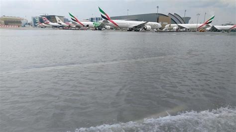 heavy rain floods dubai airport